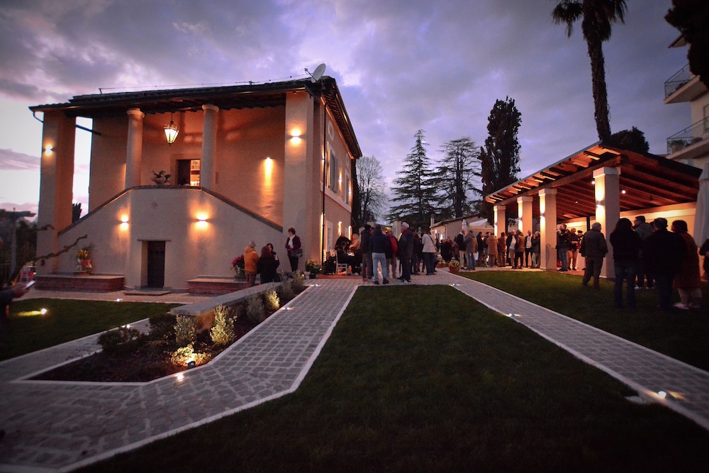 Corte Sospesa Guest House & Spa