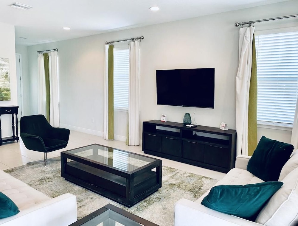 Amazing 4/3 Home at Reunion!! With Private Pool, Near Disney and Universal!!