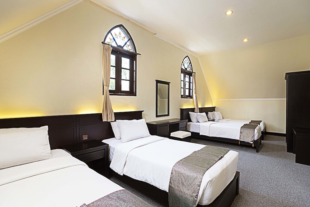 Royal Hotel and Villa Batu
