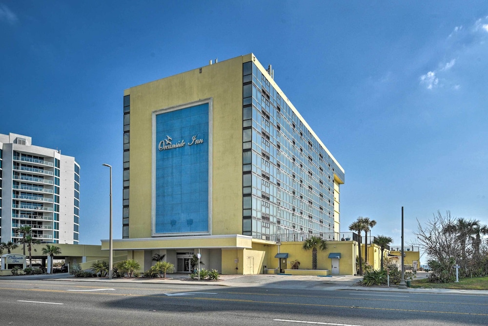 Oceanfront Daytona Beach Studio w/ Pool Access