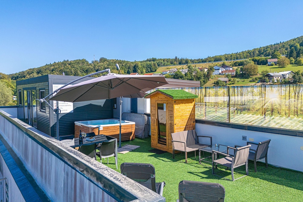 Rooftop Home With Whirlpool Sauna