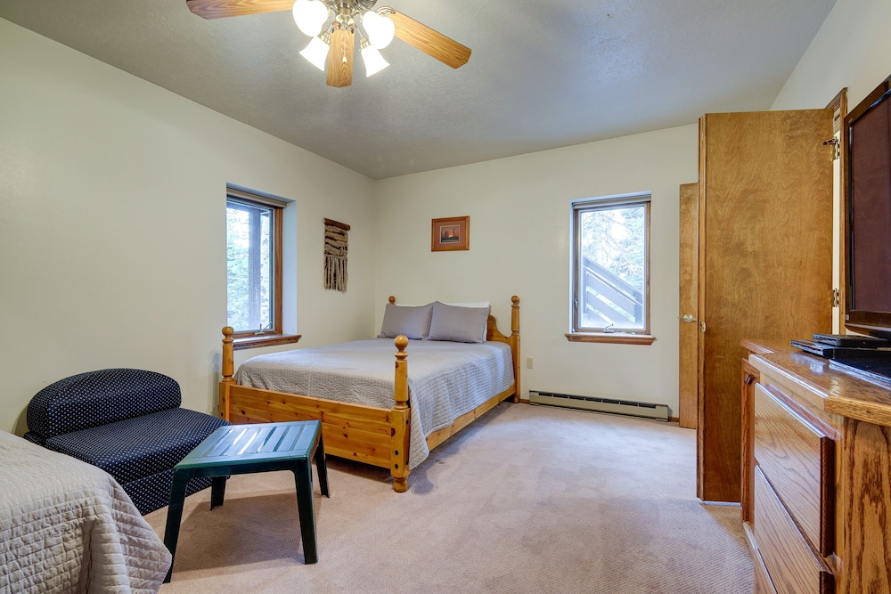 Beaver Vacations - Cozy Cabin w/ Deck  Fireplace in Beaver! - Property Image 3