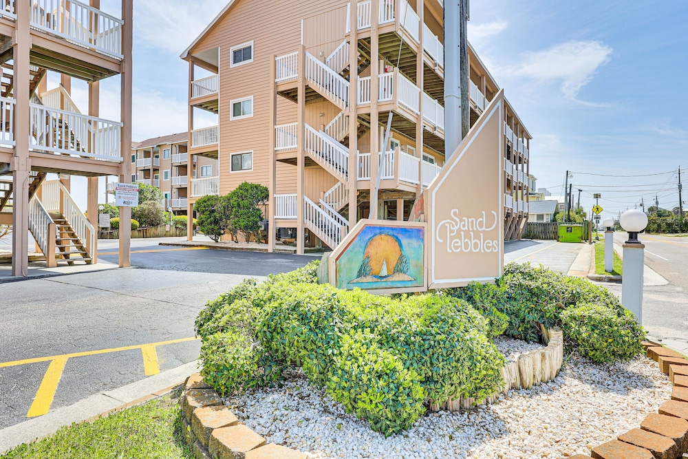 Carolina Beach Condo w/ Balcony & Ocean Access! view 5
