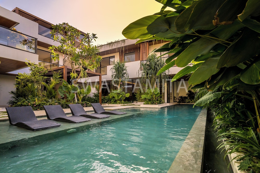Luxury 5BR Villa, 200m to Brawah's Beach Bliss
