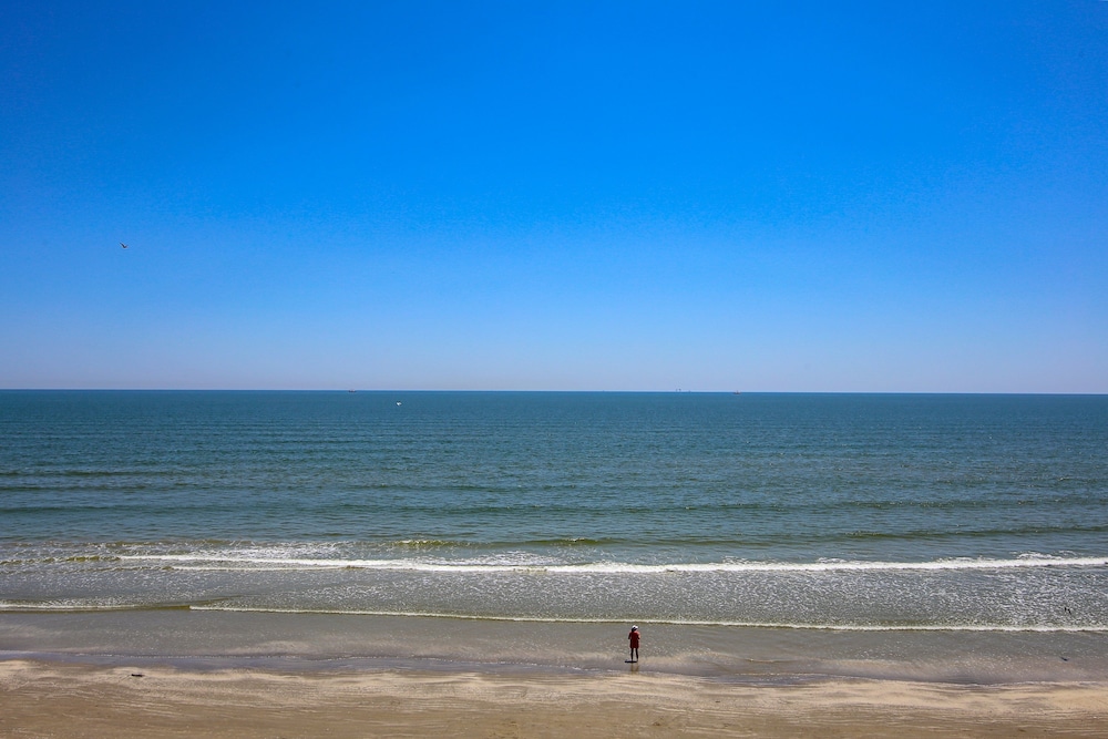 Seascape 2314 2 Bedroom Condo by RedAwning view 4