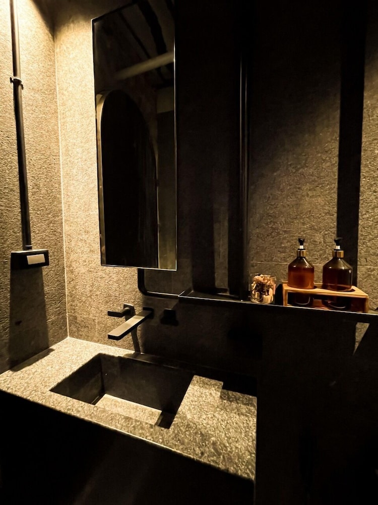 Cataleya Estate Boutique Hotel