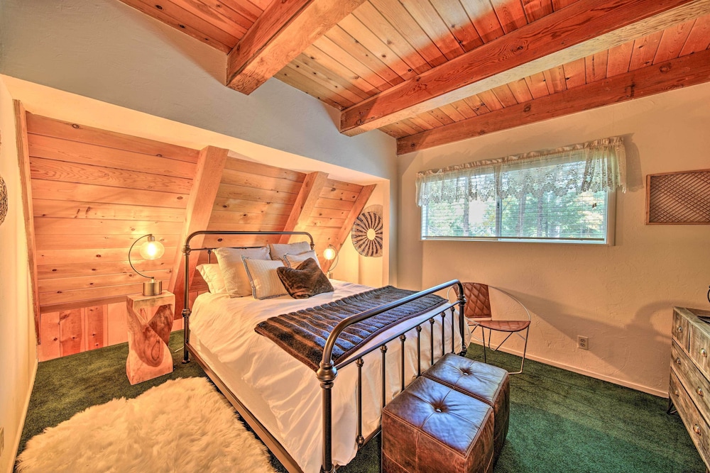 Hike & Fish, < 1 Mi to Trinity Lake: Rustic Cabin! view 4