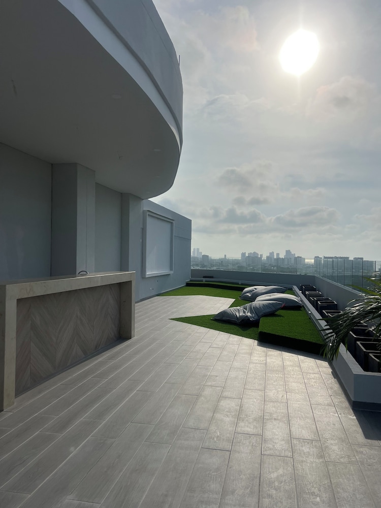 Oceani Towers 1006