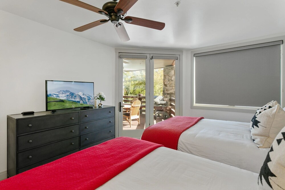 Trail's End Lodge at Deer Valley Resort - Two Bedroom Residence with Den and Spa #102 2 Condo
