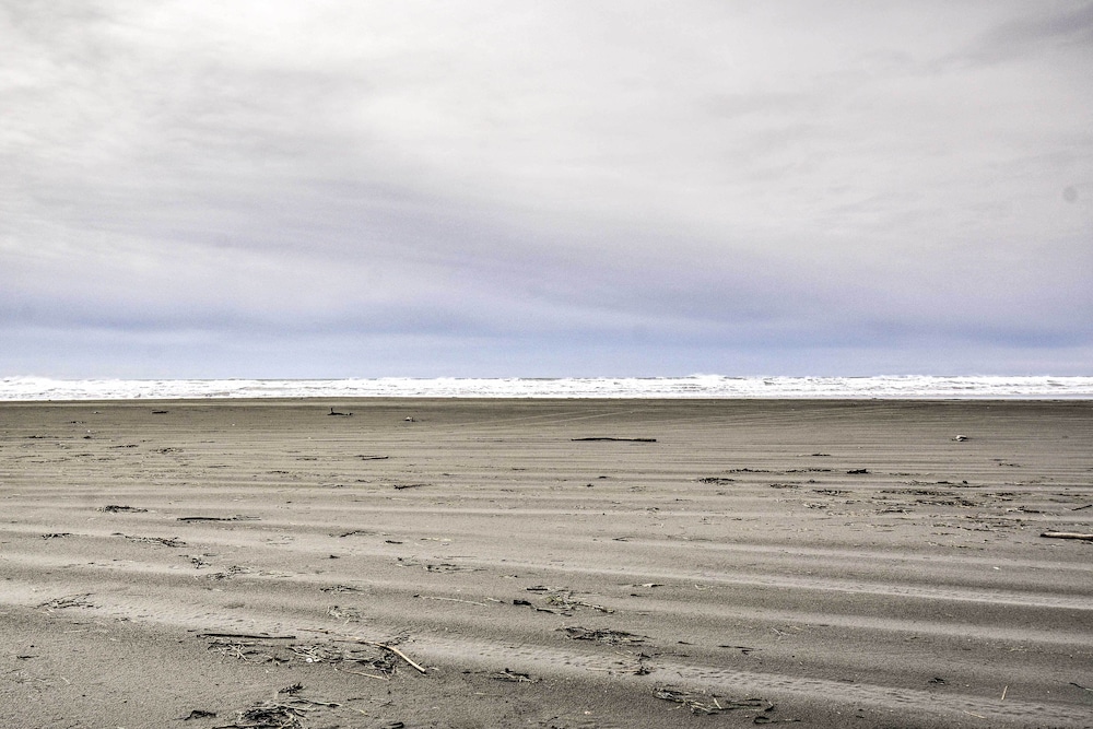 Coastal Washington Getaway: Walk to Beach! view 4