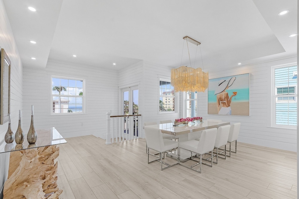 673 White Sands Retreat: Bay Views, Pool, Elevator 5 Bedroom Home