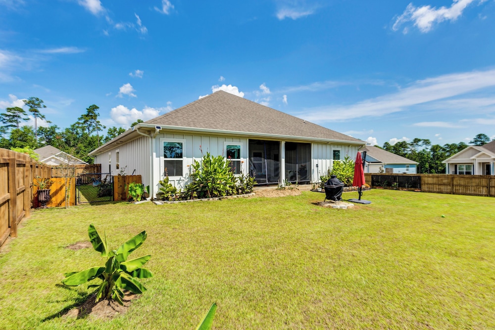 Pet-friendly Pensacola Home w/ Fenced Backyard