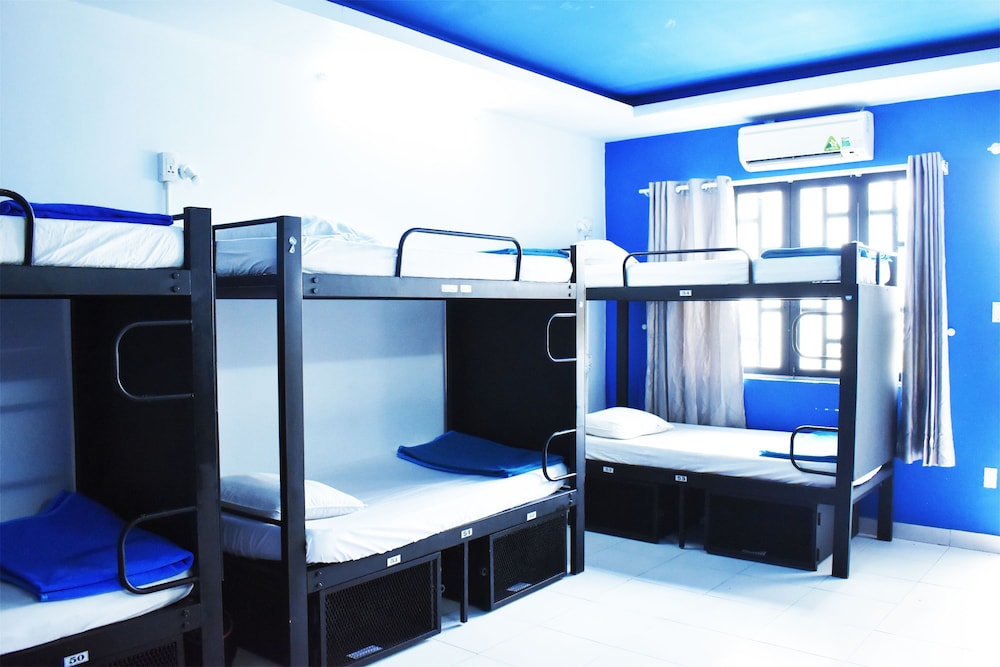 Hangout Hostel HCM
