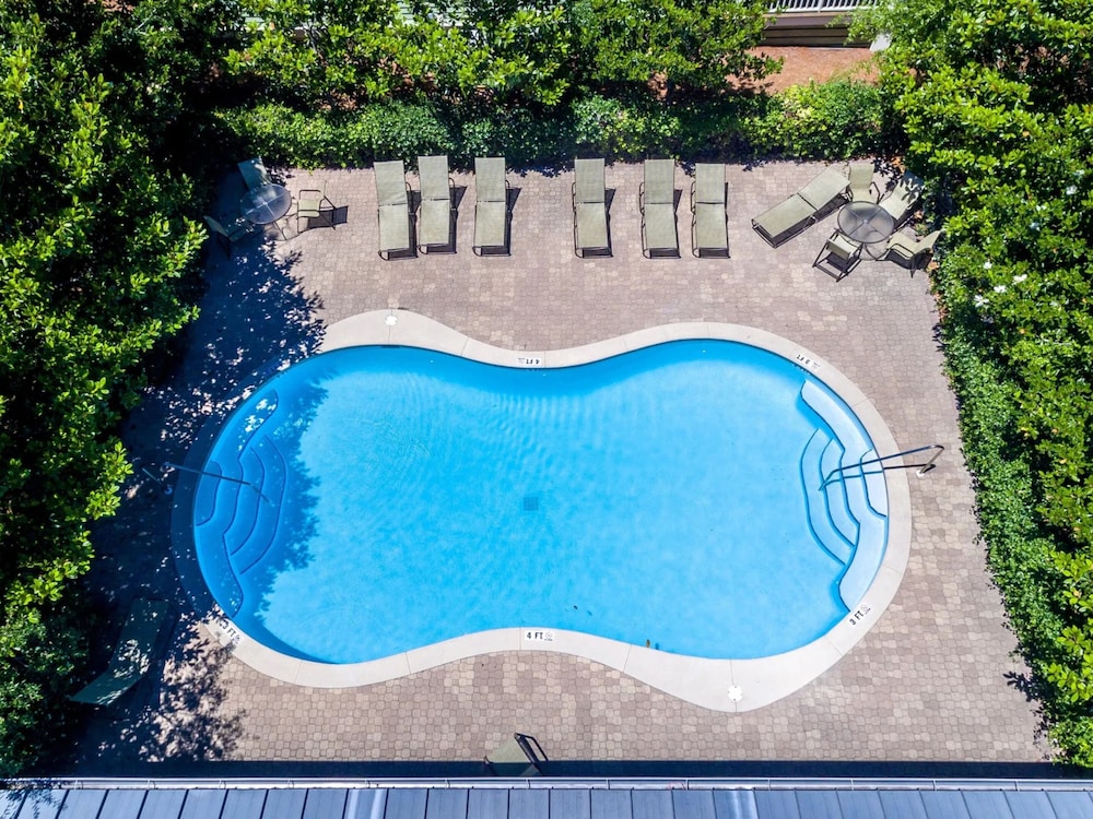 Honeybee by Southern Vacation Rentals