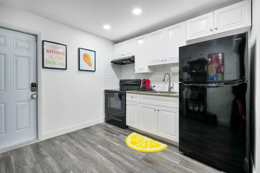 Vacay Spot Wynwood Deco 2 Kitchens BBQ Patio Vibes
