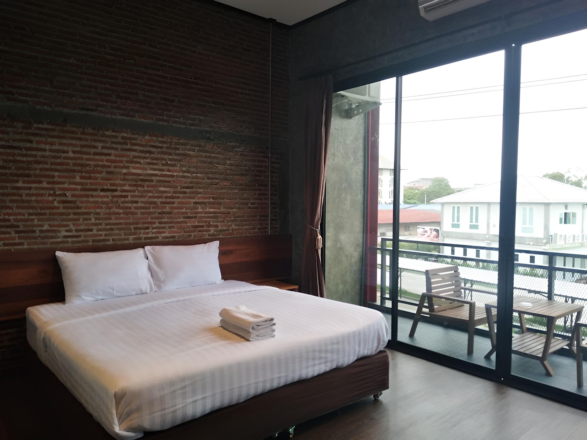 One Four Seven Hotel & Snooker Bar