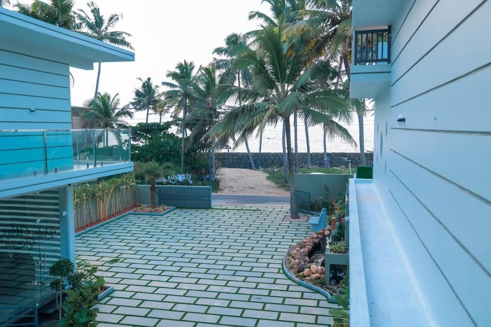 Palm Wave Beach Resort