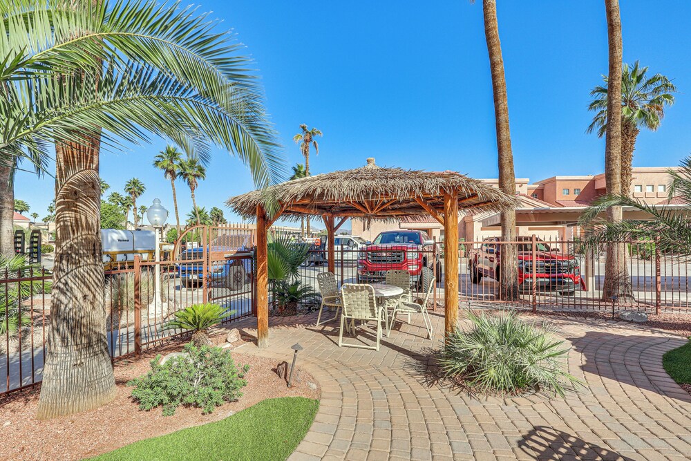 1 Mi to Beach: Condo w/ Pool in Lake Havasu City
