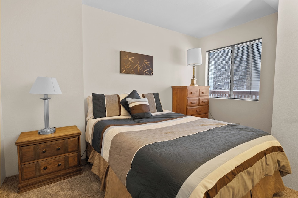 Summit X-ross Roads Condo