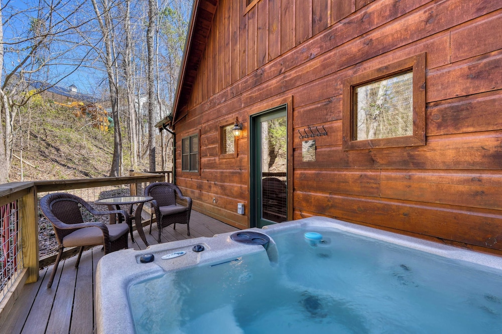 Hottub, Game Room, Forest Views, Near Gatlinburg Four Bears Lodge by Avantstay