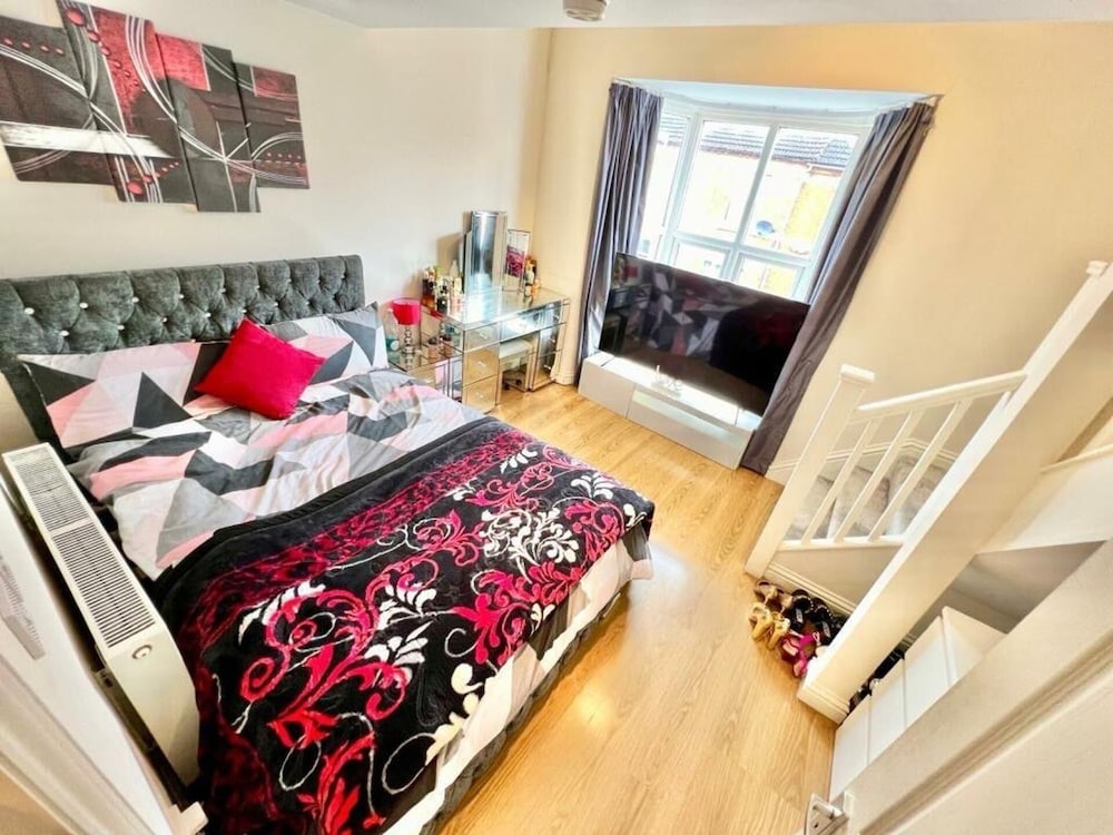 Northampton Oasis Retreat - 3-4 Bedroom House