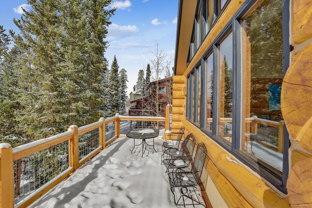 10 Southface 5 Bedroom Home by RedAwning