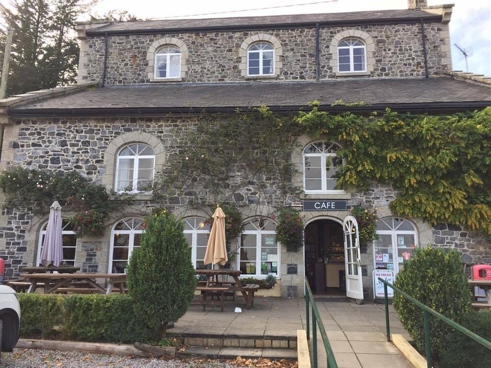 Hotel Woodleigh Coach House - Image 1