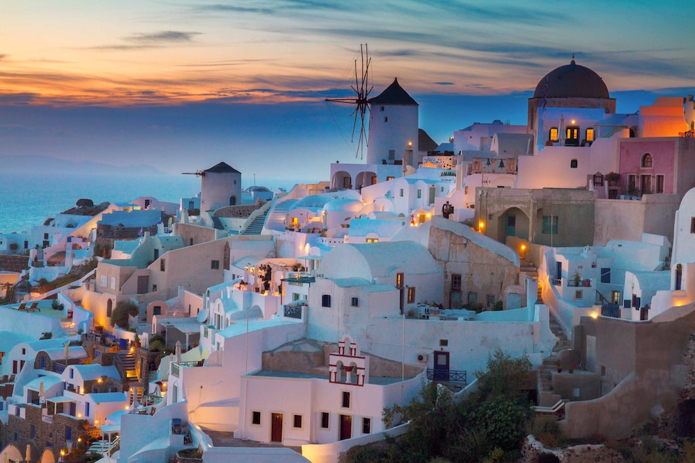 Earino Suites & Villas