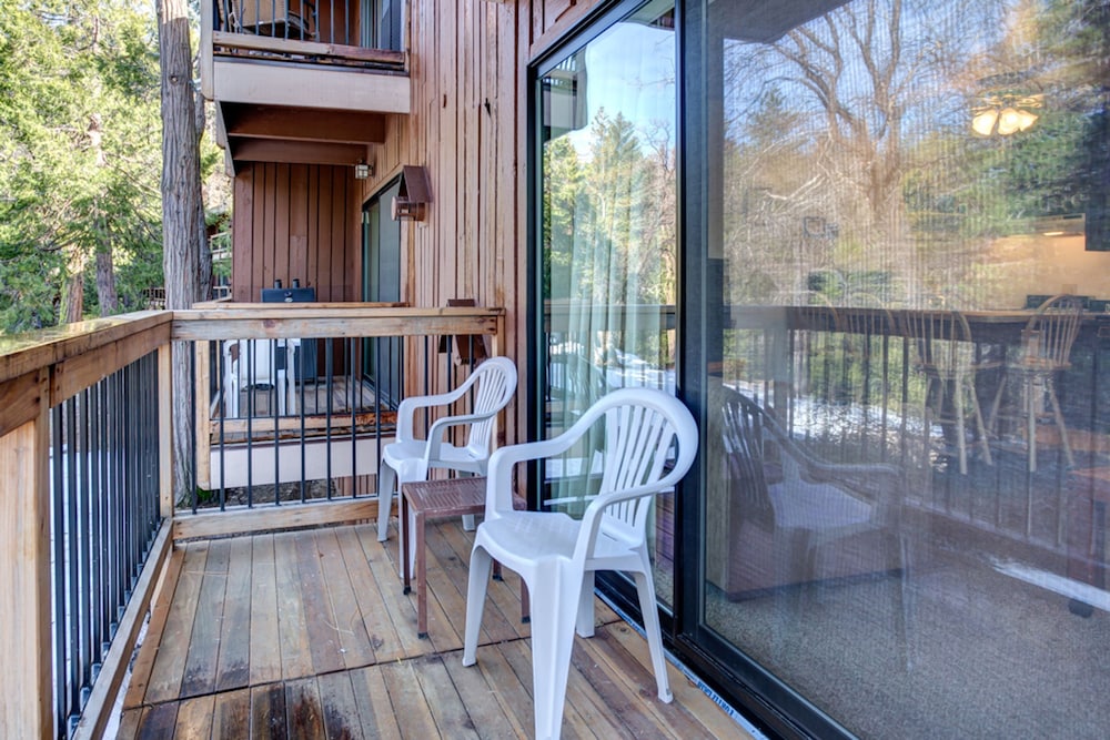 Cozy Corner Studio-a112