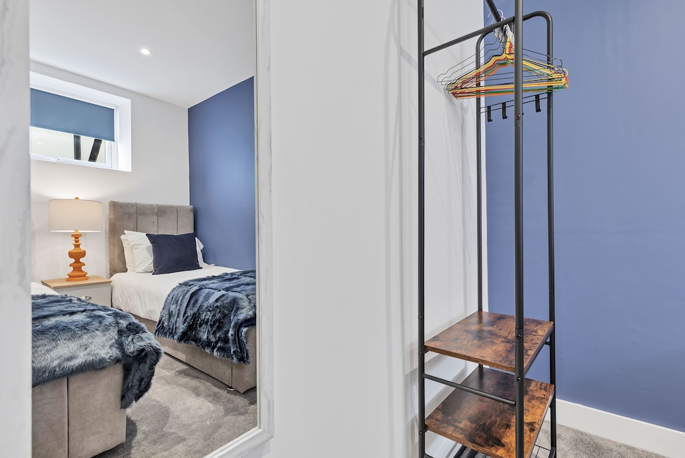 Right On : Bright On Apartment 1G | By My Getaways view 4