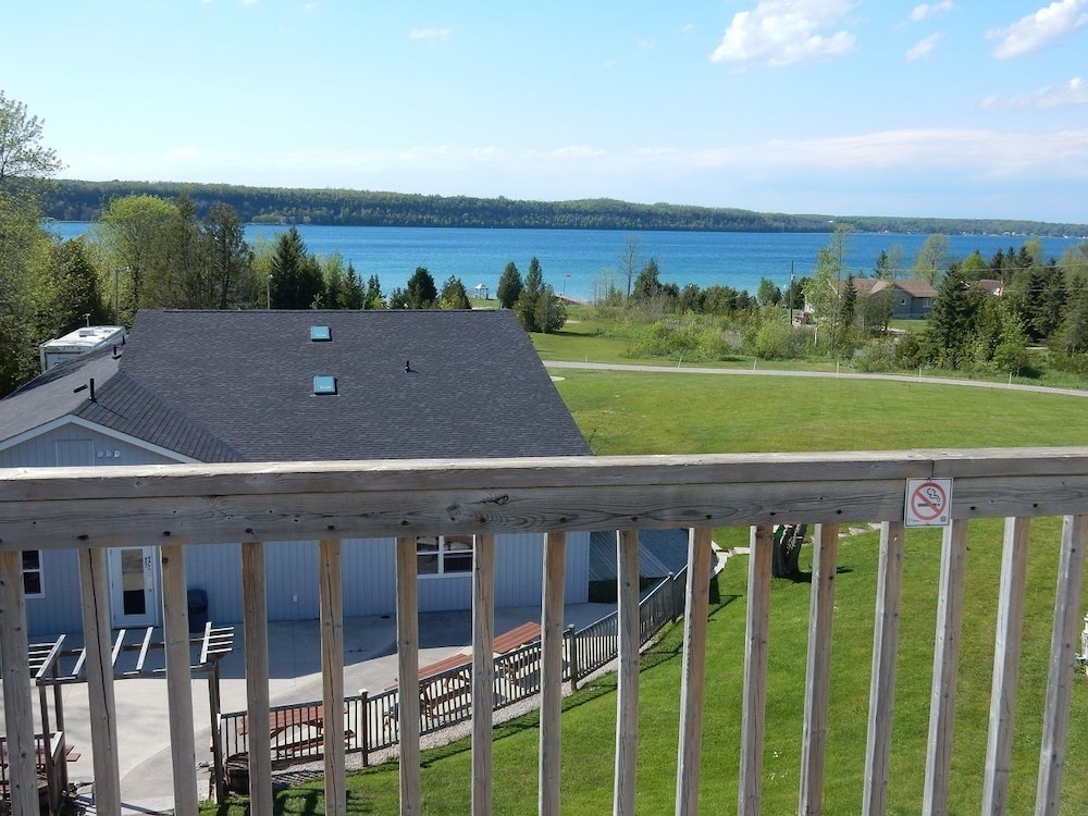 Waterview On The Bay