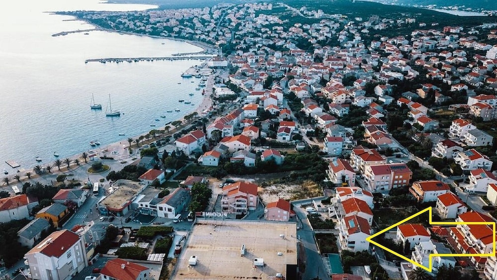 Ivan - Great Location - A1