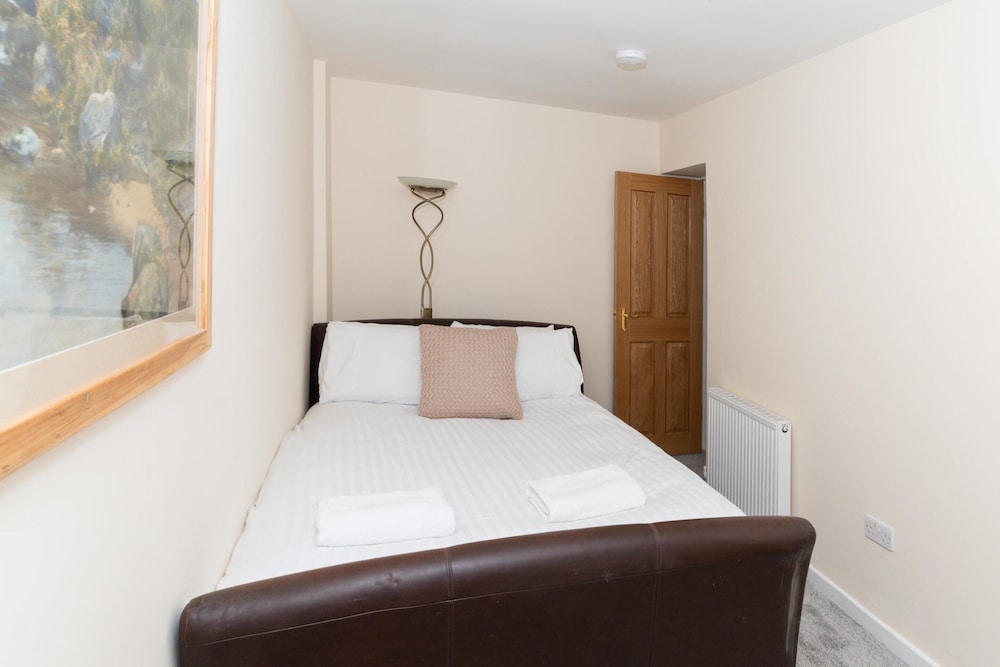 Brilliantly Located 2BD Flat Heart of Edinburgh! view 3