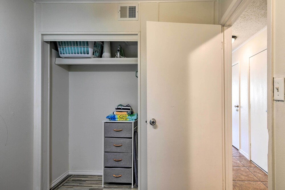 Beach Condo: Balcony, Pool Access, Steps to Shore! view 2