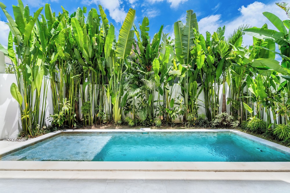Eleven Villa Canggu - Calm Oasis with Pool and Privacy