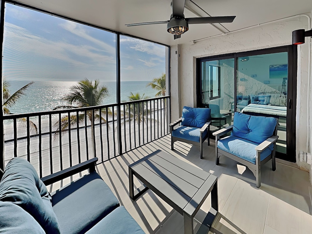 Seaside 4 by Distinctive Beach Rentals