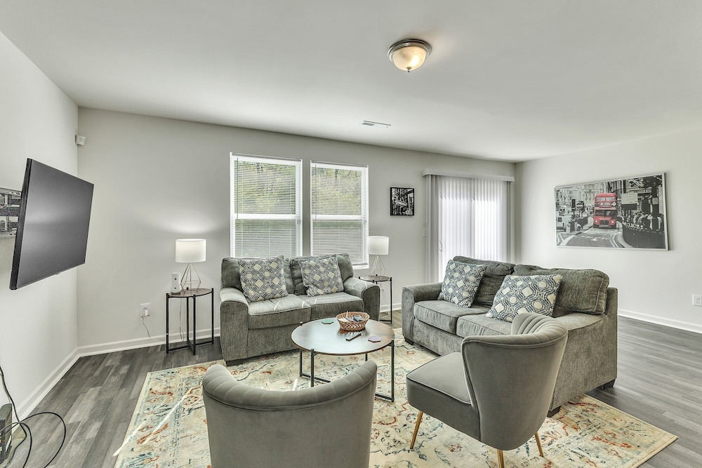 5br Pet Friendly Retreat With Garage Parking 5 Bedroom Home