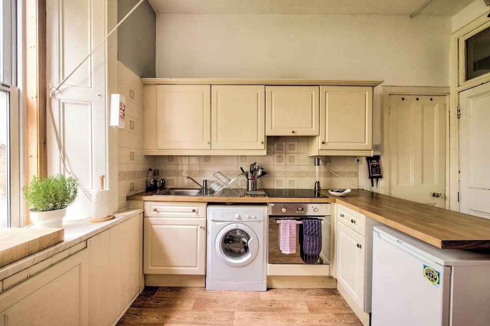 Bright Flat in City Centre for up to 6 Guests! view 2