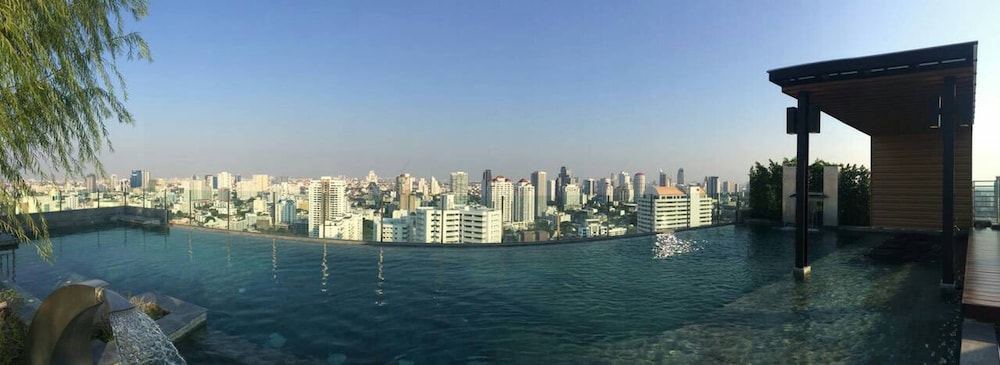 Free Airport Pick Up Rooftop Pool Jacuzzi Gym BTS Emqartier Shopping Mall