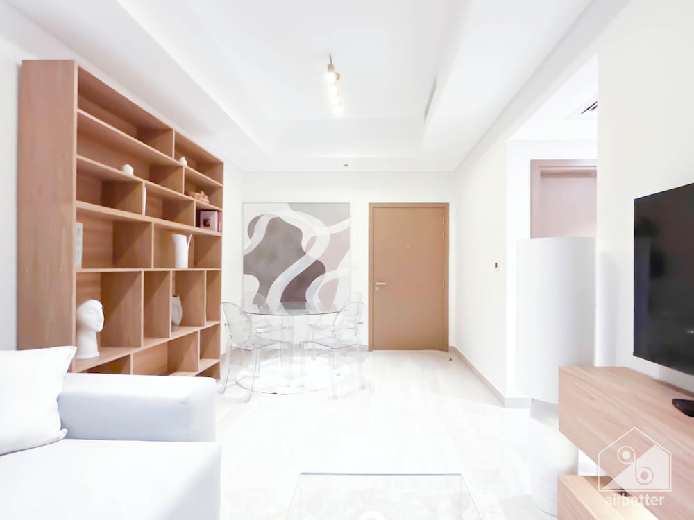 Gorgeous 1B Apt With Balcony in Azizi Fawad