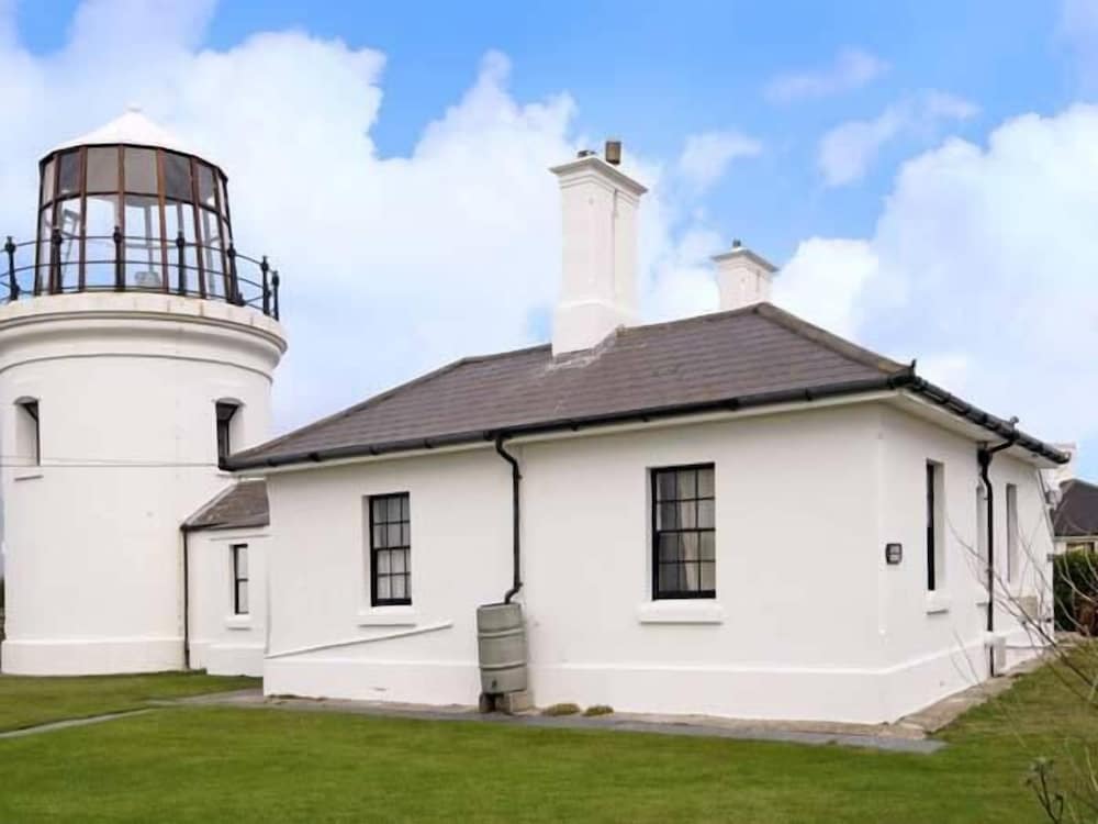 Old Higher Lighthouse Stopes Cottage view 3