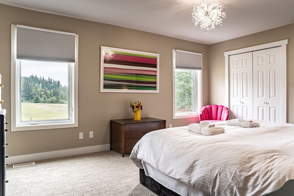 Revelstoke Lakehouse by Revelstoke Vacations - Image 5