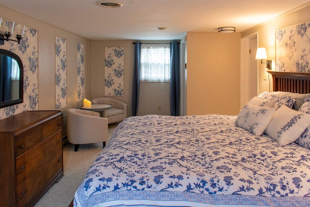 Hudson Manor Bed and Breakfast