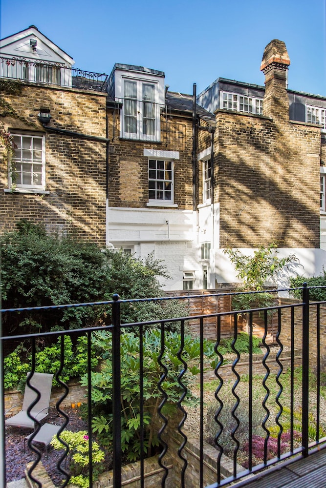 Hans Place II by Onefinestay