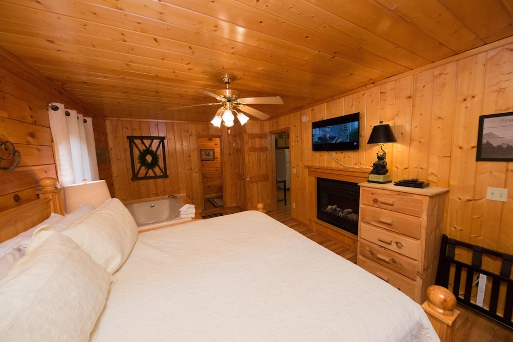 Drift Away - Two Bedroom Cabin view 5