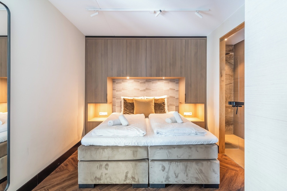 Lavish Apartment With Private Sauna