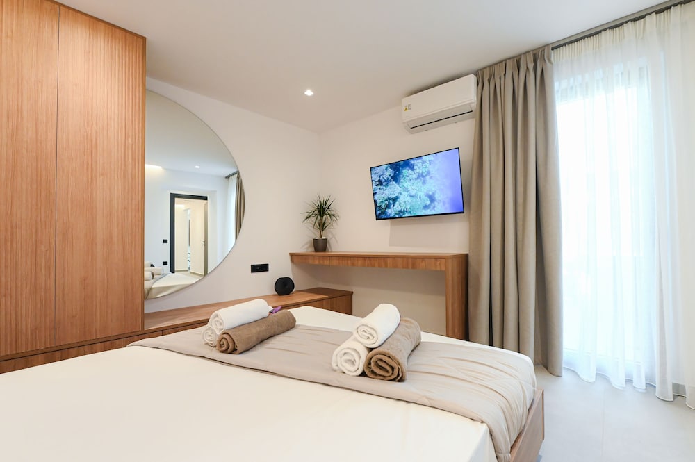 MGK Complex Suite With Private Pool Ligaria Made