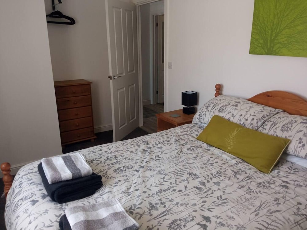 Cozy Courtyard Apt, Explore & Relax, Free Parking view 3