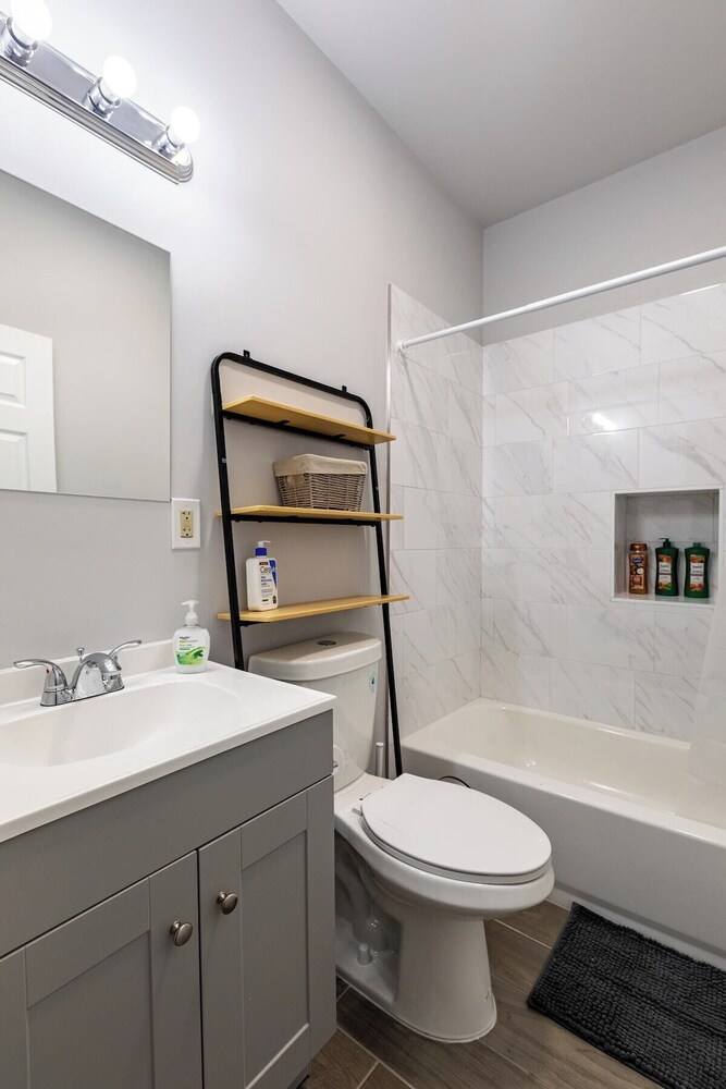 Chic & Cozy Philly Stay in City Center