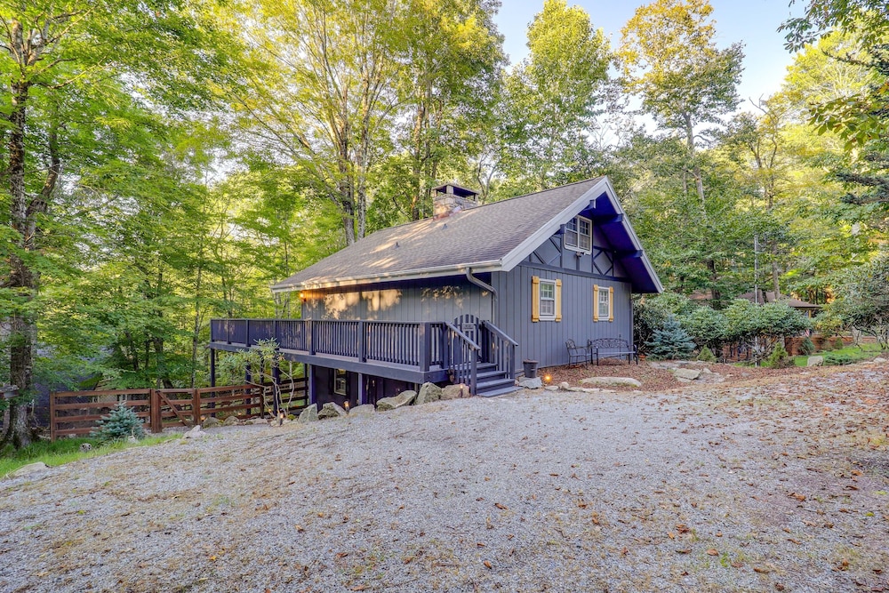 'bear Crossing Chalet:' Beech Mountain Family Home view 4